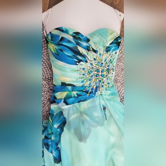 Prom / Pageant Dress - Picture 2 of 4